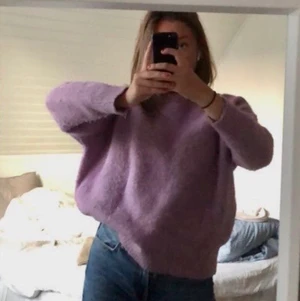 Supermjuk Tröja Stl. S - En super härlig stickad lila tröja från Zara i stl. S som sitter skitsnyggt!! Tröjan köptes nån gång under förra året, och endast kommit till användning några enstaka gång💖