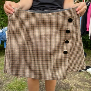 Kjol/shorts  -  Storlek:  36 Pris: 90kr  Frakt: 66kr Hör av dig om du är intresserad eller har några frågor kram💞💞