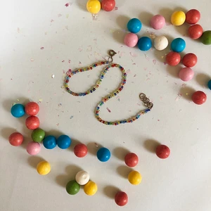 Halsband  - Fint handgjort halsband i glaspärlor🌈(+11 kr frakt)