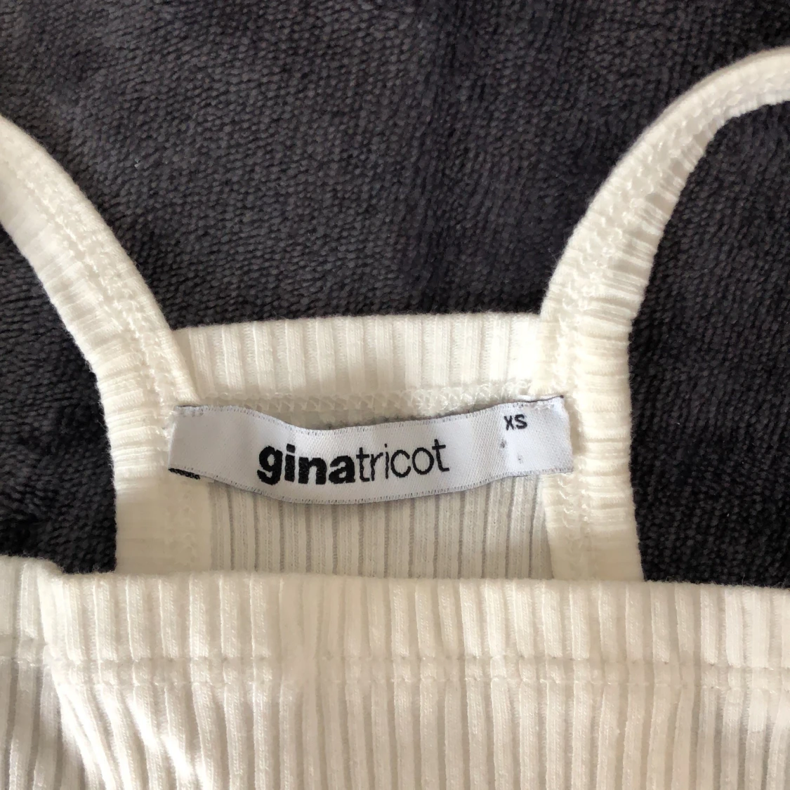 Vitt linne från Gina Tricot strl XS - 91