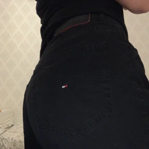 Svarta Tommy hilfiger jeans - Jätte fina jeans från Tommy hilfiger💗💗frakt ingår i priset 