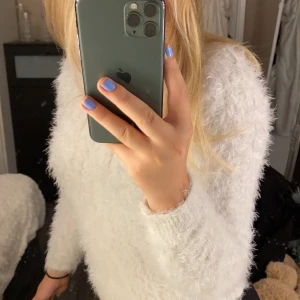 Lurvig tröja - Vit mysig tröja i strl S. 