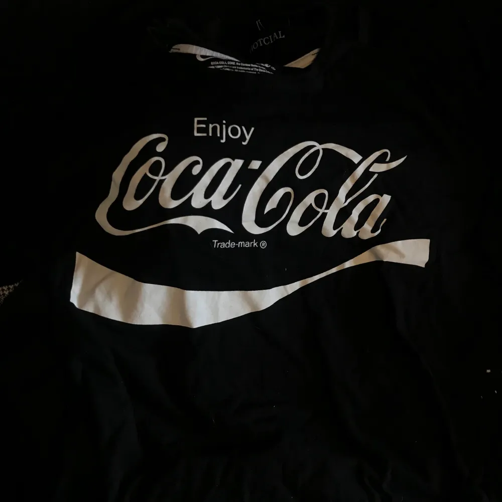 Gratis frakt! Kortärmad coca cola tshirt stl m jättebra skick. T-shirts.
