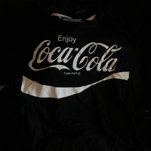 Gratis frakt! Kortärmad coca cola tshirt stl m jättebra skick