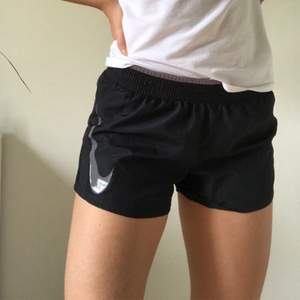 Helt oanvända shorts i storlek S (passar dock mig som är typ M). Väldigt sköna! 🥰 