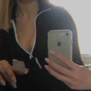  - Fin tröja från internet, vet inte märket😔😔 Det blir lite bullig över bysten. ☺️ Jag kan mötas upp i lund annars står köparen för frakten❤️