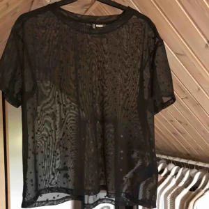  - Meshtopp med stjärnor från HM