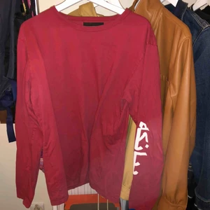  - Oversized tröja från designern Bianca chandons arabic collektion! Grail på denna ligger på 600 kr, men pris kan diskuteras !<3pm om du har frågor!! 