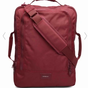  - Sandqvist ryggsäck. Brand new never used, can be work as backpack or with a detachable crossbody strap. Lots of pockets. Original price 1795. Pick up on Söder :)