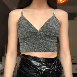  - Partytopp från zara! fraktar inte, möts upp i stockholm🌟