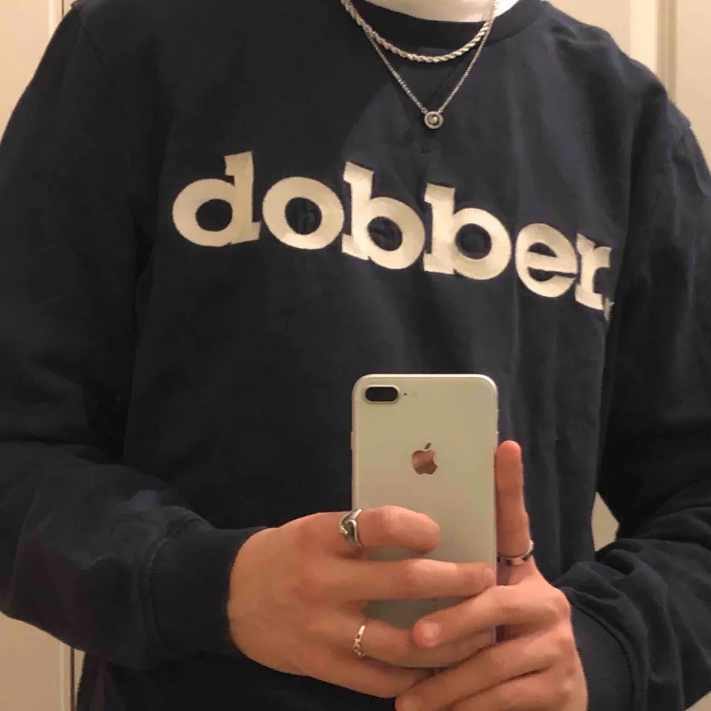 Jätte härlig och fin tröja från Dobber. Den är liten i storleken, så skulle säga att den sitter mer som en L än XL. Köpare står för frakt ❤️.. Hoodies.