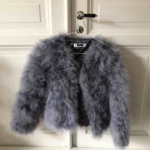  - Sååå himla fin pälsjacka från DM retro (Dennis Maglic)💕✨Aldrig använt så i nyskick! Nypris 1299kr. Möts upp i Göteborg eller så står köparen för frakt. 