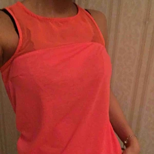  - Neon rosa linne. Precis som ny. Pris kan diskuteras