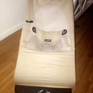  - Babysitter i jätte fint skick nästan helt ny, nypris 1399