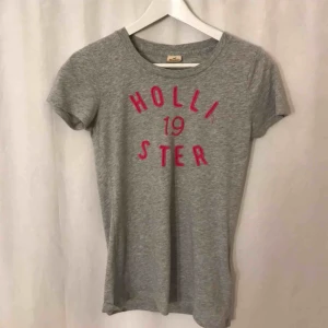  - Hollister t-Shirt Ned Rosa text 