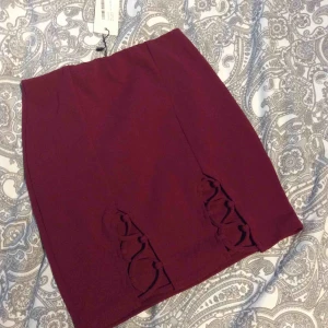  - Kjol  Oanvänd med lappar kvar