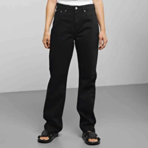  - Jeans från weekday i storlek 27/26 i modellen voyage. Köparen står för frakt 