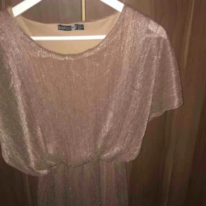  - Fin festklänning från Booho. Använd ett fåtal gånger.