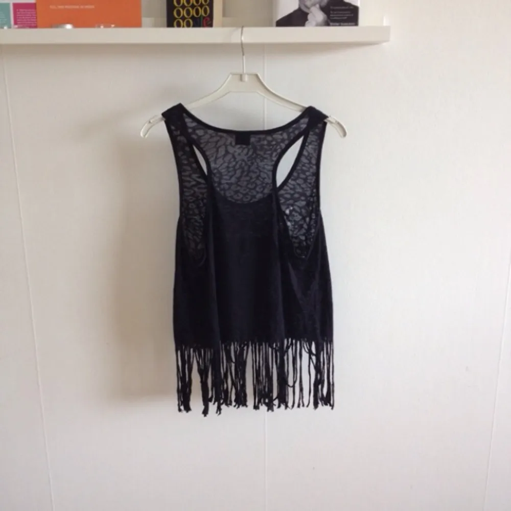 Fringed tank top from Gina Tricot. Toppar.