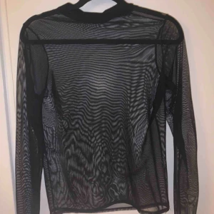  - Jättefin tröja i mech tyg, använd 2-3 ggr Från Nelly Köparen står för frakten, kan även mötas upp Stl M