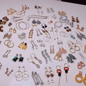  - Fint skick öronhängare 