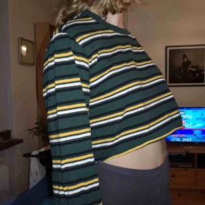  - Randig långärmad tröja, croppad hemma! Frakt tillkommer❤️❤️