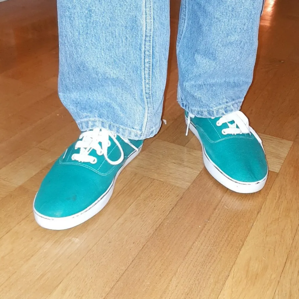 Snygga vans från beyond retro! Har aldrig använt pga för liten storlek Storlek: us 5 vilket är typ 36 i svenska storlekar! 10kr för frakt men kan också mötas i stockholm. Övrigt.