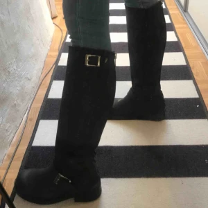  - Knappt använda Johnny bulls köptes för 2000 kr 