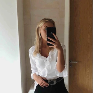  - Blus från linn alborgs kollektion från nakd. Köp av en annan tjej hennes bild hon hade använt den 1 gång och eftersom den va för liten för mig så har ja aldrig använt den så den är i fint skick!