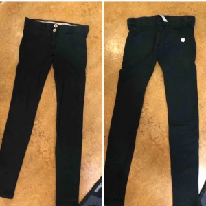  - Freddybyxor storlek xs, hela. Låg midja, hellånga. 