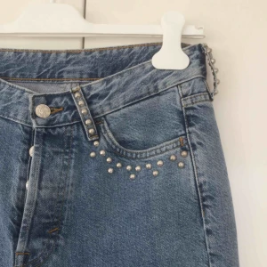  - Mommy jeans strl 27/30. Vintagefit & High Waist. Köparen står för evt frakt. 