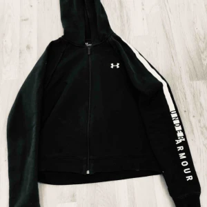  - Under armour mjukis set. Tröja och byxa 