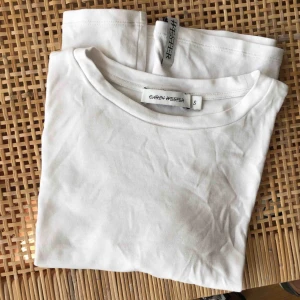  - Vit basic T-shirt från Carin wester