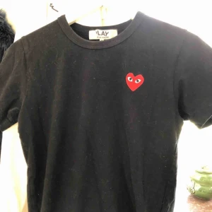  - Bra kvalité, köpt på nätet från Dovert Street Market! Storlek M (små i storlekarna) Säljer för 450kr