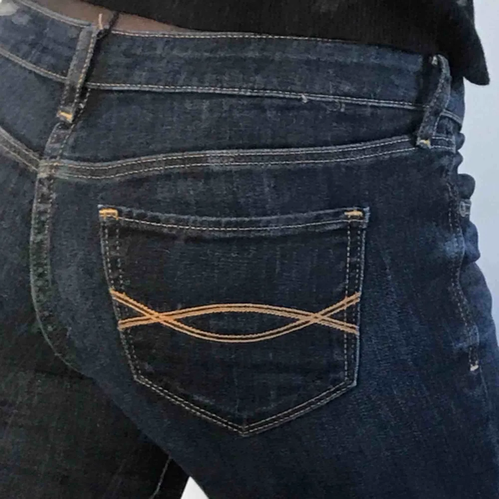 Skitsnygga bootcut jeans ifrån Abercrombie & Fitch. Aldrig använda. Nypris var 1000kr💘. Jeans & Byxor.