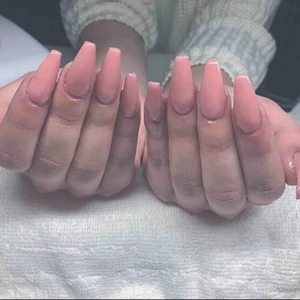  - Sugen på naglar?  Ordinarie pris 300:- förstagångs kund 200:-