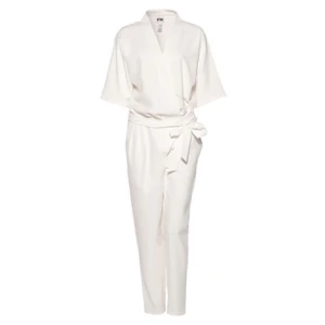  - Säljer denna fina jumpsuit från Bubbleroom! Den är vit och är storlek XS men passar också en S. Den har tyvärr aldrig kommit till användning! Den är i fint skick! 