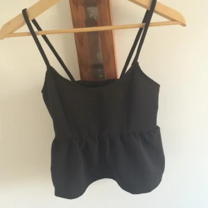  - Perfekt partytop från Bikbok, kan fraktas eller mötas upp i Stockholm✨ Fraktas för 29 kr!