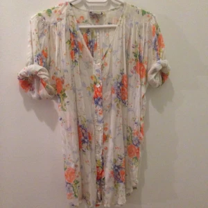  - Går bra att mötas upp i Stockholm, eller så kan jag skicka, men då betalar ni frakten. 
Swish, cash eller överföring går bra.