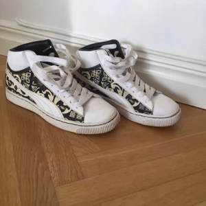  - Shoes for sale. Sneakers from puma limited edition 400kr and vagabond boots 300kr