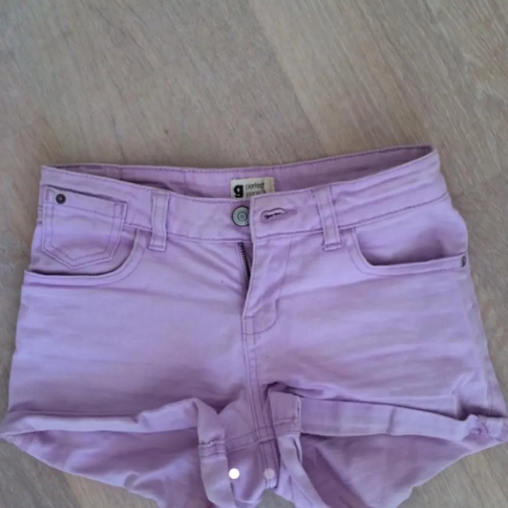 Supersöta pastell- lila shorts från Gina Tricot 🌸. Shorts.