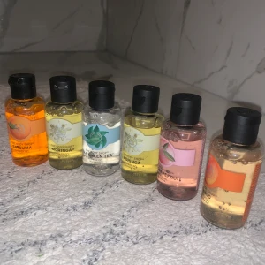 The body shop shower gel - Olika små shower gel. Vissa är helt oanvända o vissa har jag testat Max en gång. Säljer dem tillsammans men också enskilt. Kom med rimliga priser så kan vi diskutera, köparen står för frakt💞💞