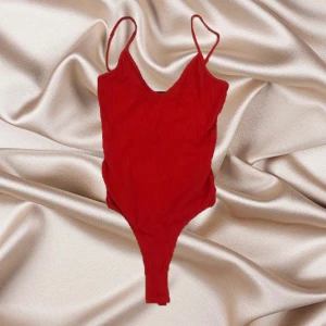 Röd body - Röd body i väldigt bra skick😍