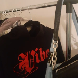 Oversized hoodie - En overzised (str 40) hoodie från prettylittlething. Frakten ingår i priset ❤