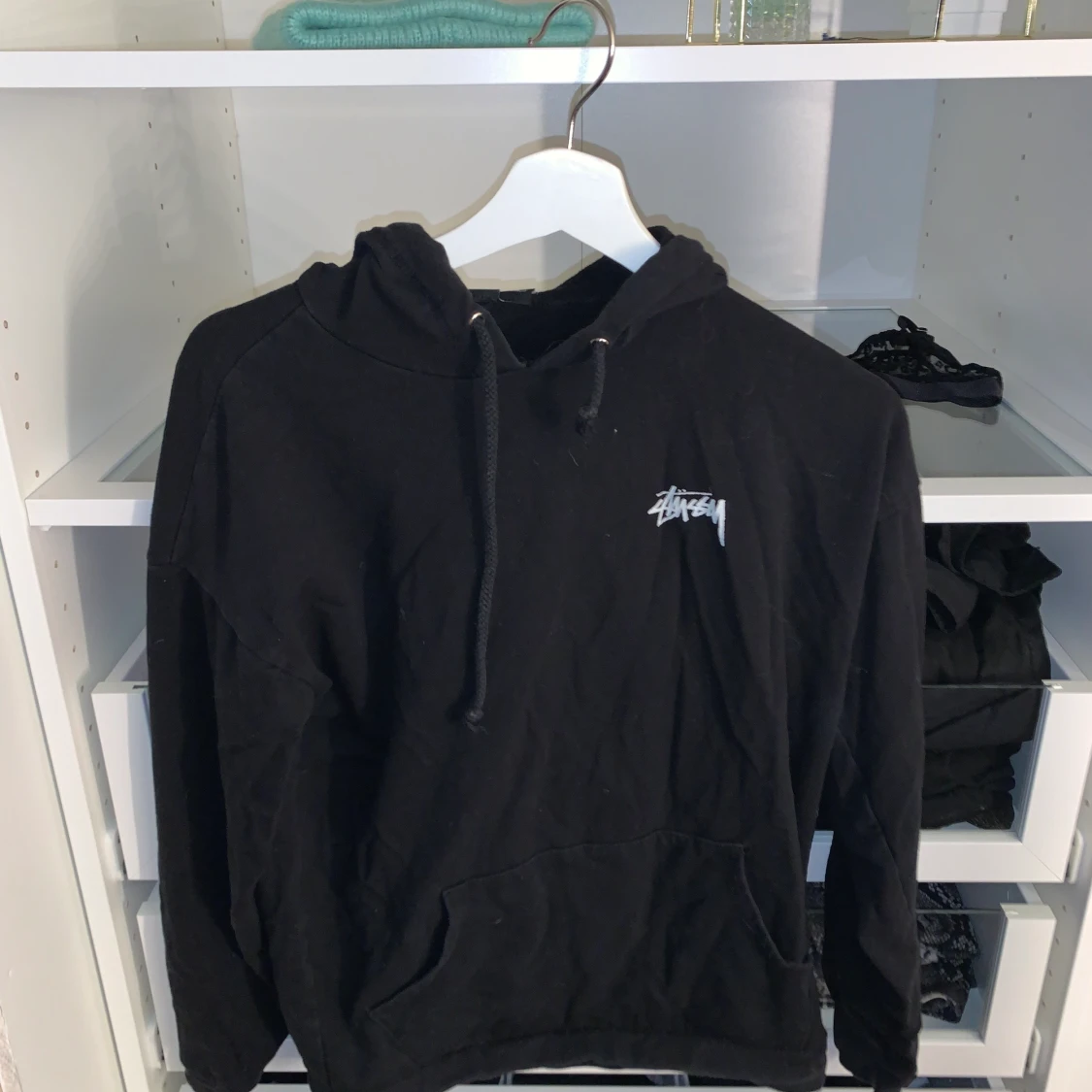 Stussy hoodie med tryck på ryggen - 91