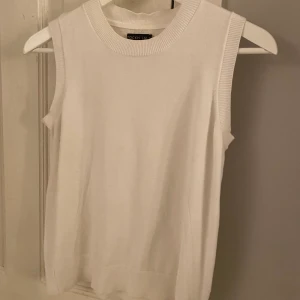 VÄST - väst från märket Stockholm. Har själv aldrig använt den, skick 9/10. 