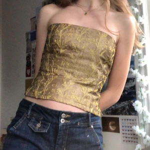 Guldig Bustier ✨ - Supersnygg bustier som passar perfekt till post-vaccin fester😌✨