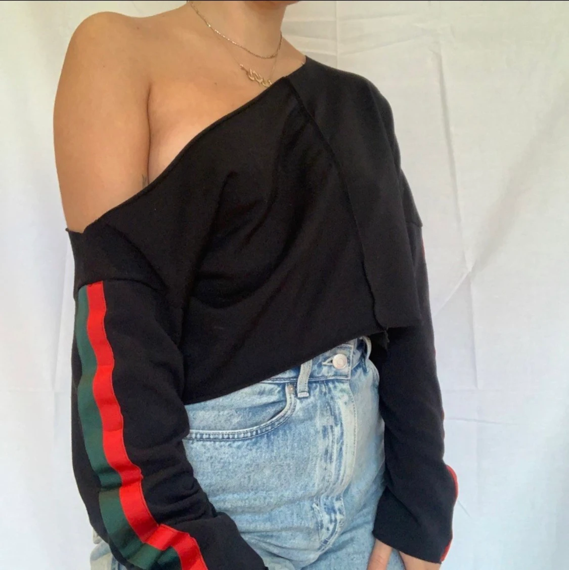 OFF THE SHOULDER TOP  - 90