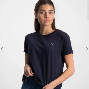 Gant t-shirt - Denna jättefina Ganttröja i bra skick!💗                    Köparen står för frakt!                                              Betalning via swish!