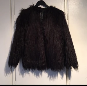  - Fuskpäls från bikbok
